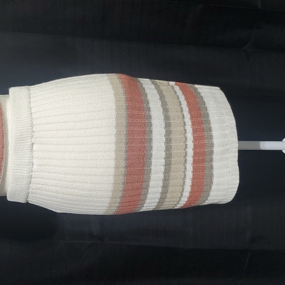 Short sleeve cropped sweater - Picture 6 of 7